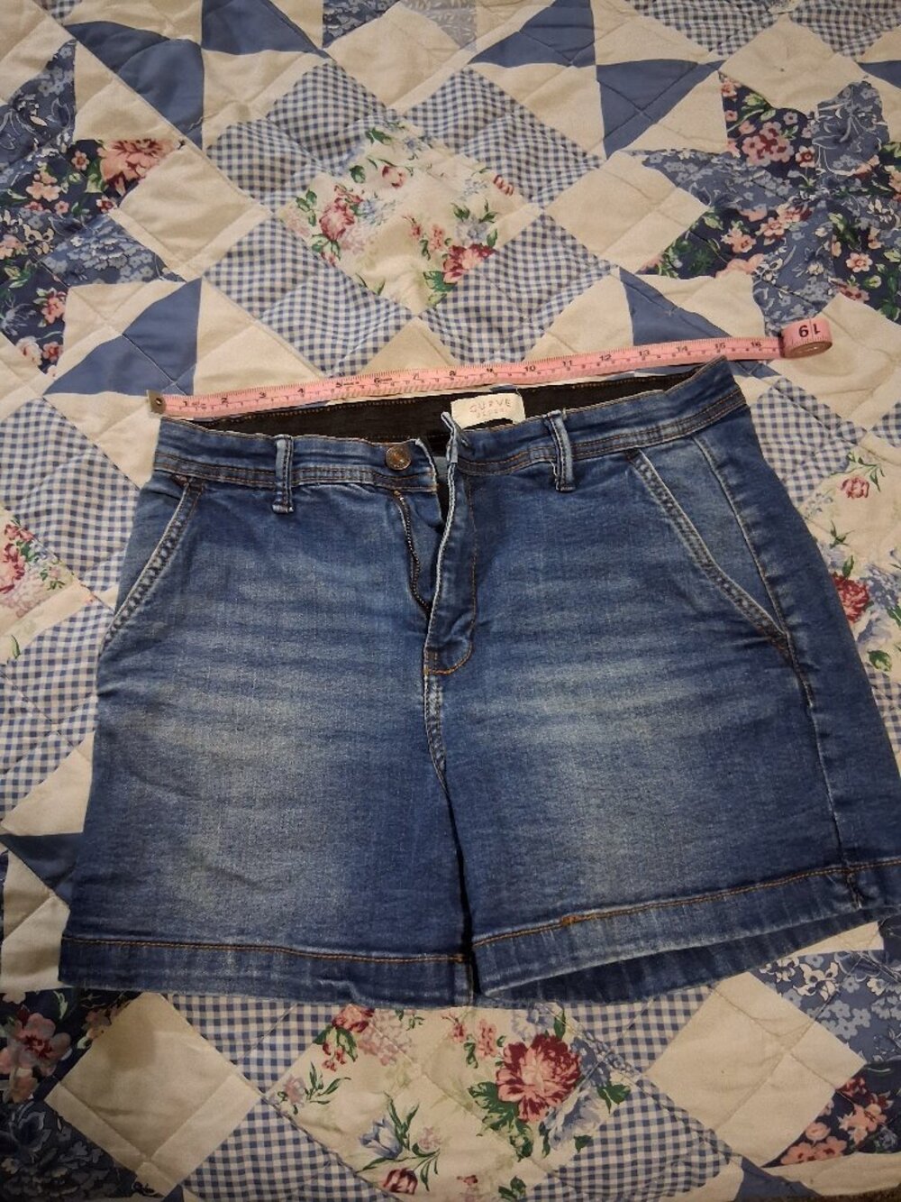 Curve appeal stretchy Jean shorts.